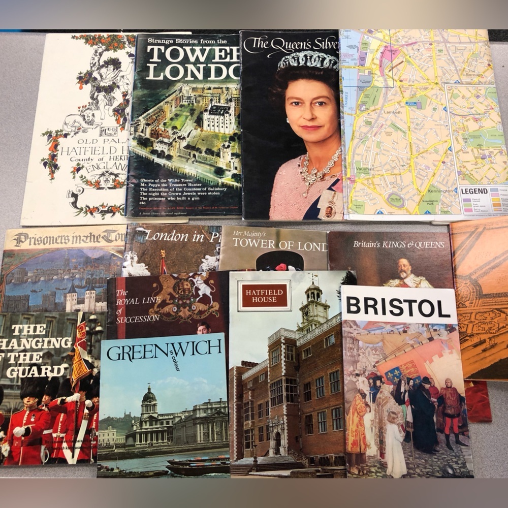 vtg Lot of 12 items London England History + Royal Family + Map